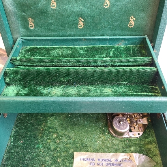 Vintage  Jewelry Box w/KEY 2 Tier Green Velvet Int - Picture 4 of 11